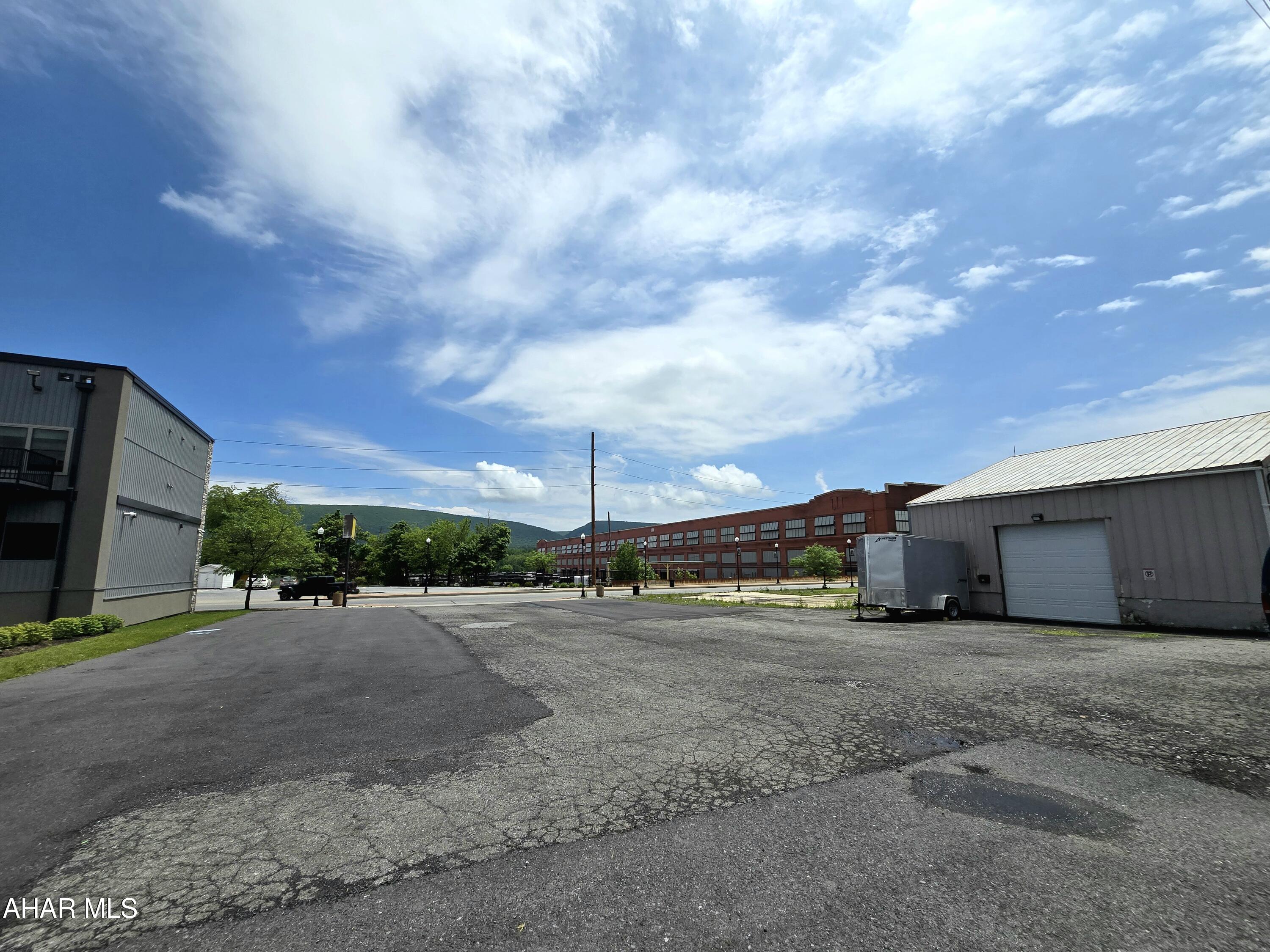 Juniata - Commercial Sale