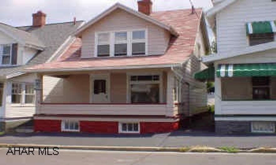 Great 3 bedroom home in convenient location! This home offers a new roof, some new thermo pane windows, decorative fireplace in living room, and 2 covered porches.  Great 3 bedroom home in convenient location! This home offers a new roof, some new thermo pane windows, decorative fireplace in living room, and 2 covered porches.
