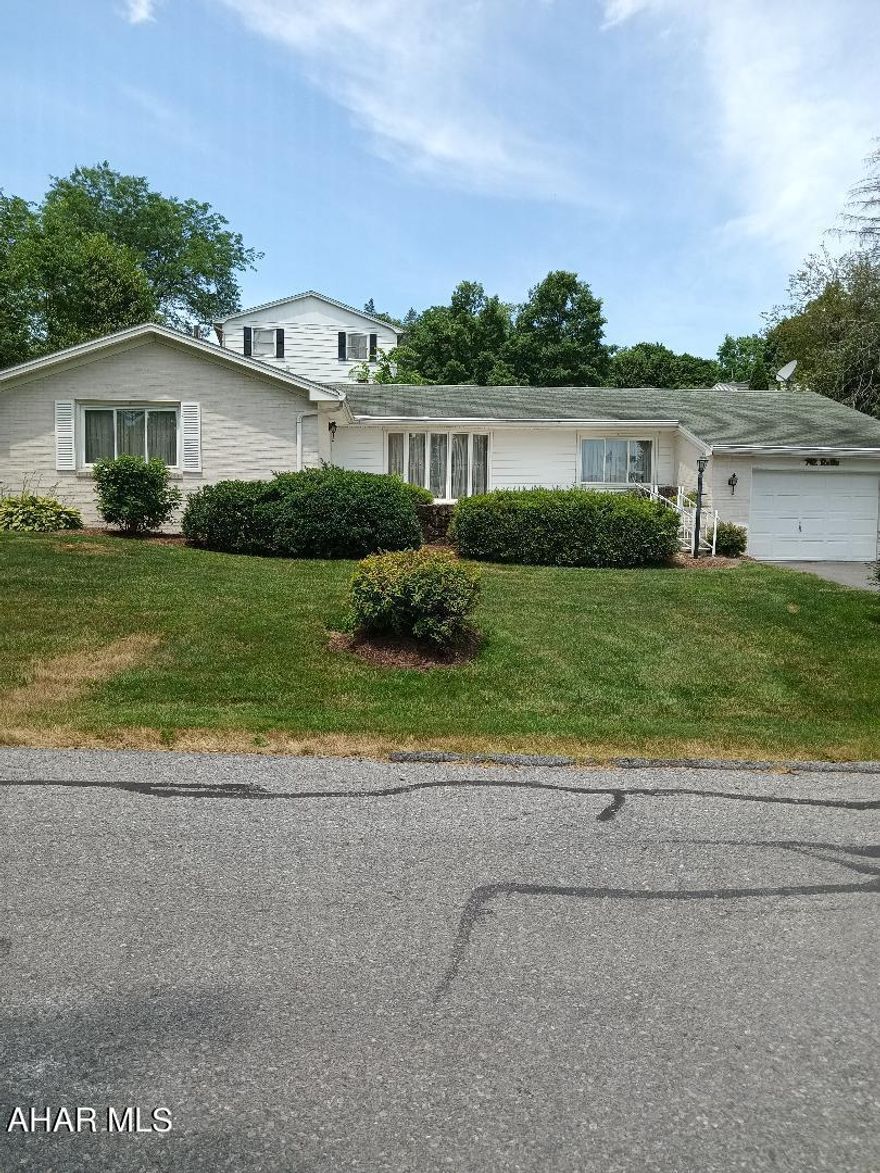 Highland Park area beauty!! 3-bedroom ranch with a complete finished basement with a possible 2 more bedrooms and 3 bathrooms. very spacious kitchen completes with gas fireplace. 1 car garage and a beautiful, landscaped yard. Call for your private showing today.