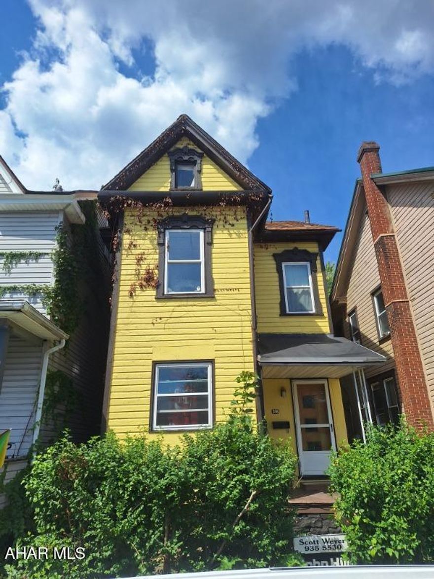 Fully occupied 2 unit duplex. Both are 1 bedroom, 1 bath units. Main floor has been updated. Owner pays all utilities plus trash.