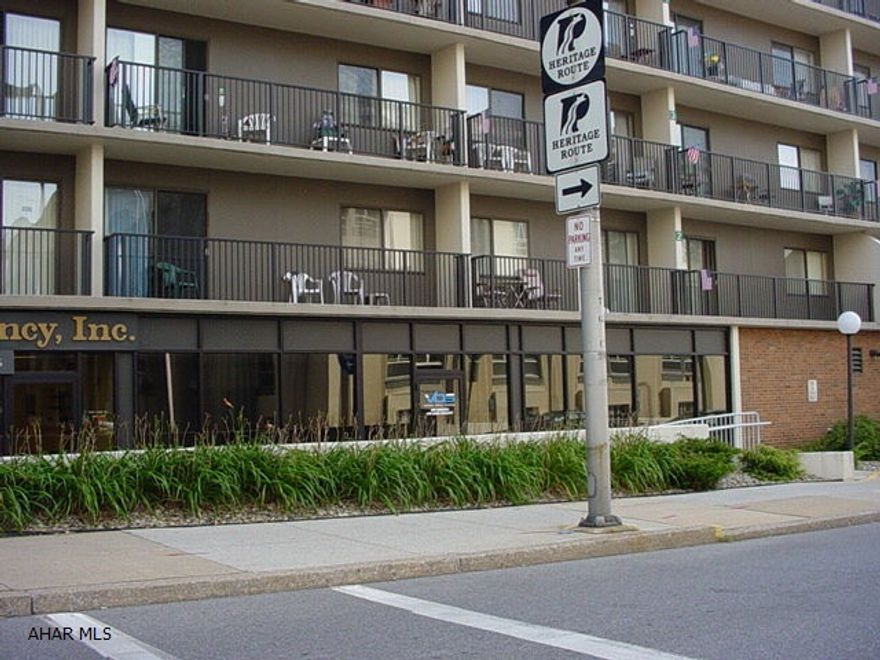 Nice office space at $7.00 per square foot gross. 4 off street parking spaces come with lease. Tenant only pays interior cleaning and liability insurance in addition to rent.