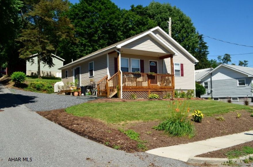 OPEN HOUSE; SAT. SEPT. 8TH. 11-1. Almost new home close to town.  Recessed lighting in kitchen & nice flow to the home. Off Street parking. Great buy!  5 ft. crawl space.