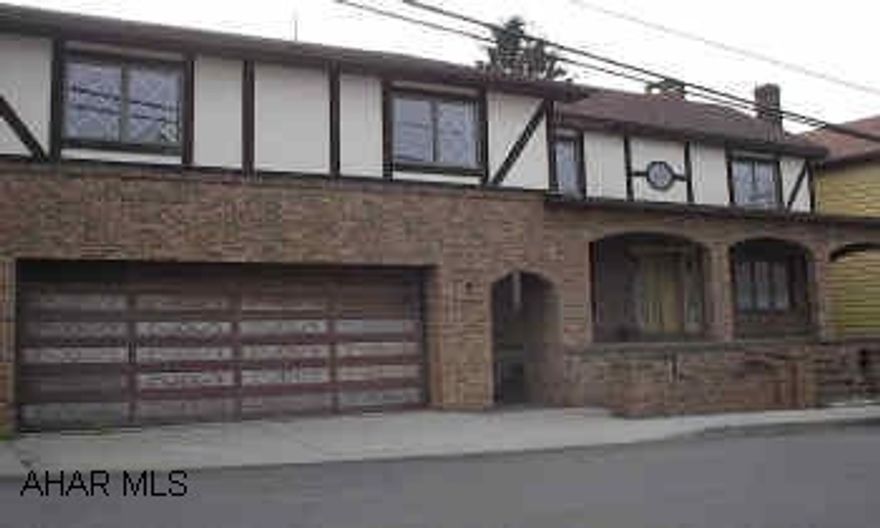 LARGE BRICK & STUCCO WITH 2 CAR INT GARAGE, HUGE FAMILY ROOM.  PLUSH UPDATES,WIRED FOR SECURITY.  GREAT SPACE.  UP TO 6 BEDROOMS AND 3.5 BATHS. 1ST FL LAUNDRY. GREAT FOR LG FAMILY OR COULD BE TRIPLEX/DUPLEX.  NEEDS WORK.  DARLA 696-1227 OR 934-4663.   HANDYMAN OR INVESTOR SPECIAL!  GREAT OPPORTUNITY TO OWN LARGE HOME OR USE AS INVESTMENT PROPERTY COULD BE DUPLEX/TRIPLEX. PLUMBING AND HEATING WAS FROZEN.  CALL DARLA 696-1227 OR 946-4343.  AS IS.