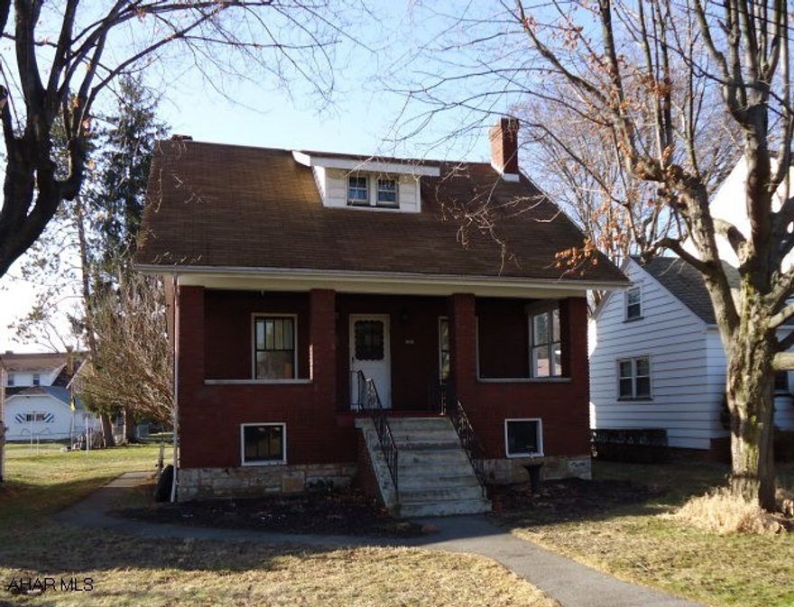 Eldorado Area Brick - Appliances Included - Living Room With Wood Fireplace - 3 Bedrooms & 2 Full Baths On 2nd Floor.