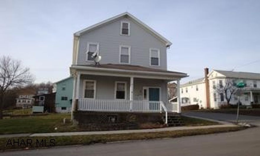 Foreclosure: Spacious, 4 BR, 1.5 BA, vinyl siding, thermo pane windows, pergo flooring, 1st floor laundry and finished attic.   Buyer to pay 2% transfer tax. Foreclosure: Spacious, 4 BR, 1.5 BA, vinyl siding, thermo pane windows, pergo flooring, 1st floor laundry and finished attic.  Buyer to pay 2% transfer tax.