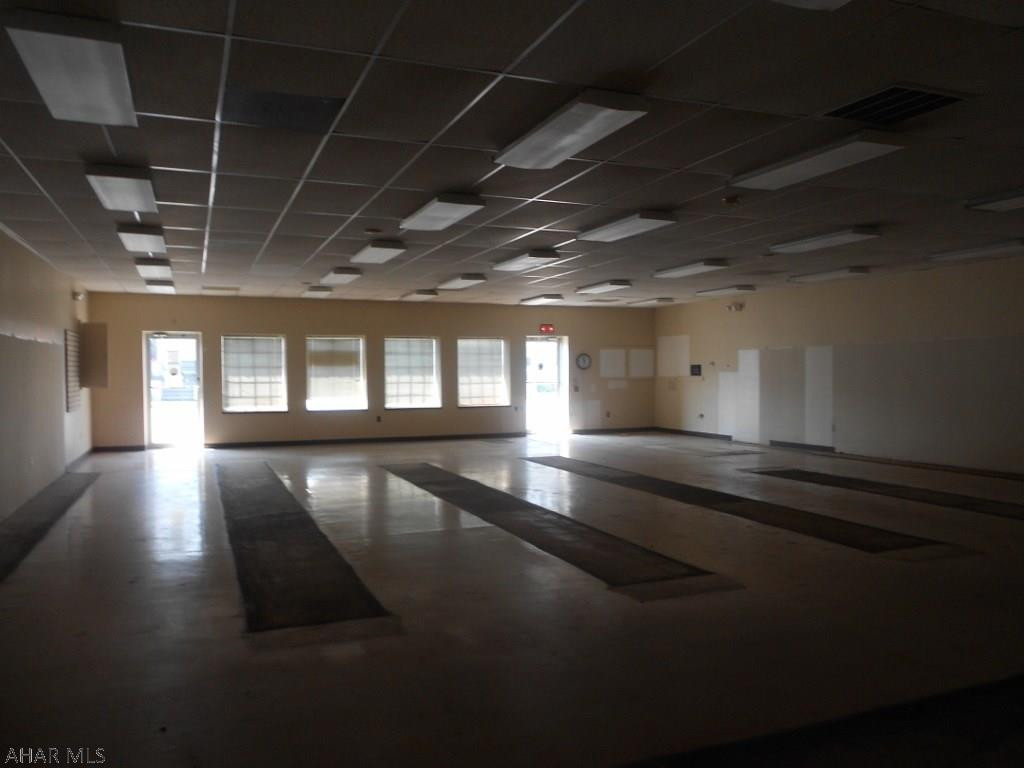 Unknown - Commercial Lease