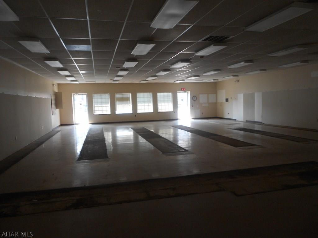 Unknown - Commercial Lease