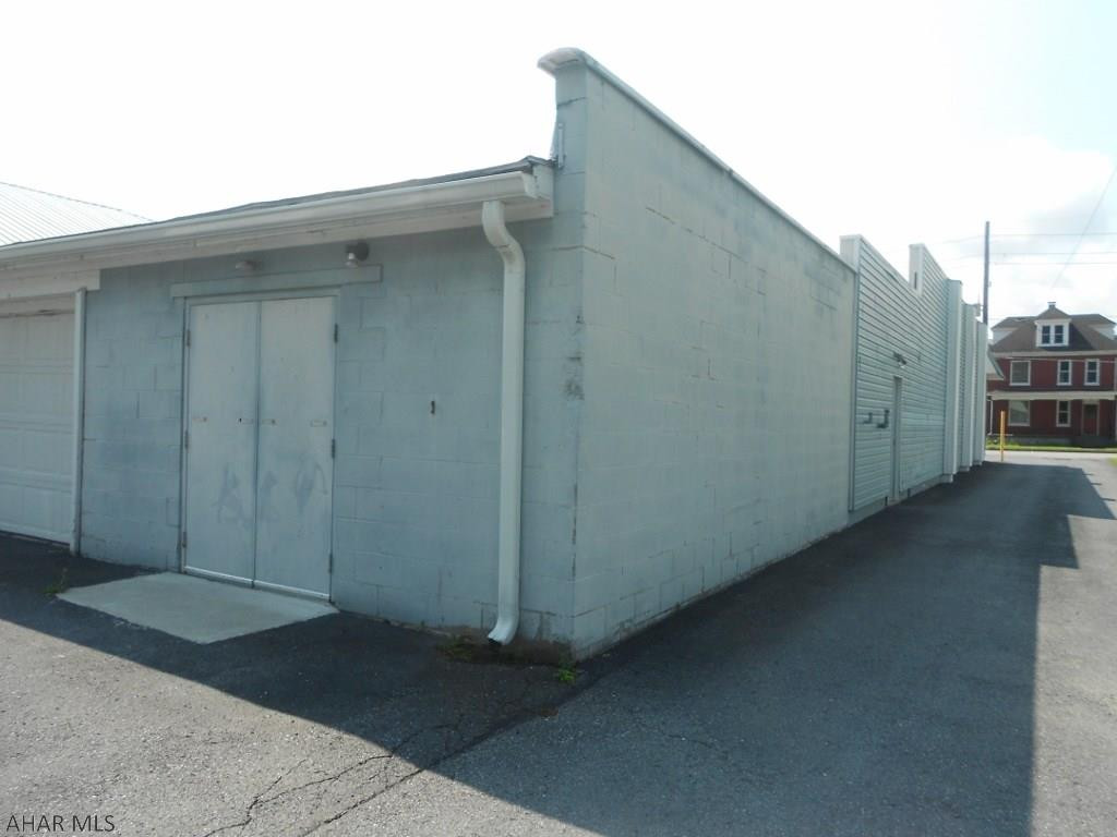 Unknown - Commercial Lease