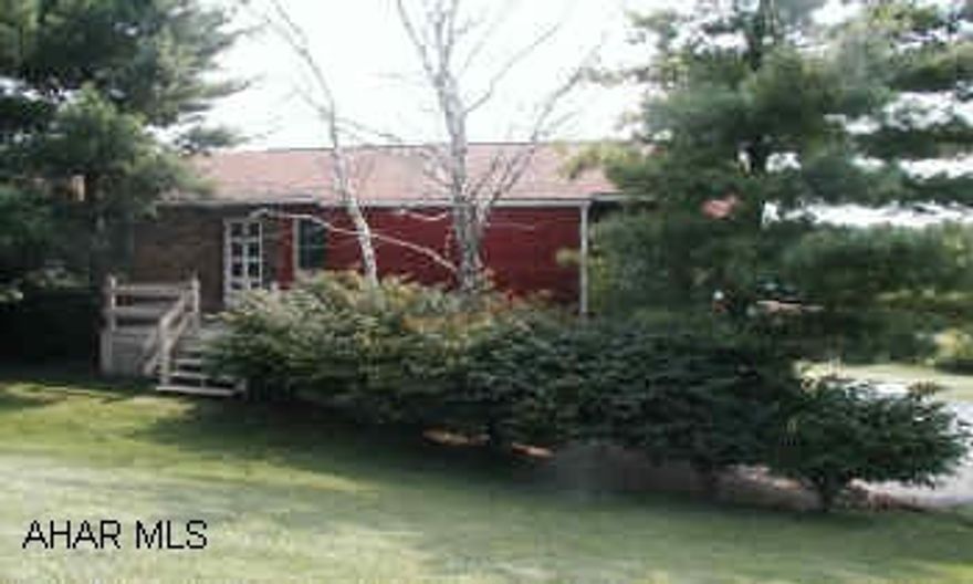 CONTEMPORARY 3 BEDROOM RAISED RANCH, OPEN FLOOR PLAN. CONTEMPORARY 3 BEDROOM RAISED RANCH. OPEN FLOOR PLAN, VAULTED CEILINGS, LARGE KITCHEN, FAMILYROOM WITH WALL FIREPLACE ALL LOOKING OUT AT A BEAUTIFUL VIEW FROM ROLLING HILLS. MANY CLOSETS & WOOD TRIM.