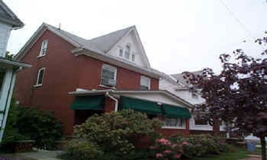 Lovely older home. All brick, 4 bedrooms, new oak kitchen, all original trim, finished attic, garage, extensively landscaped. Lovely Older Home, All Brick, 4 Bedrooms, New Oak Kitchen, All original Trim, Finished Attic, Garage, Extensive Landscaping