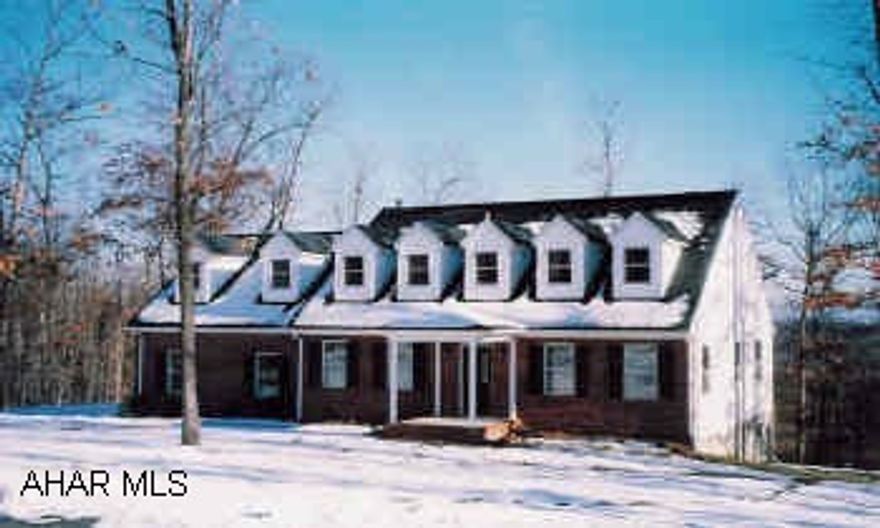 New Construction, custom Brick/Vinyl Home, Hardwood floors, ceramic tile, oak trim, large kitchen w/pantry and breakfast nook