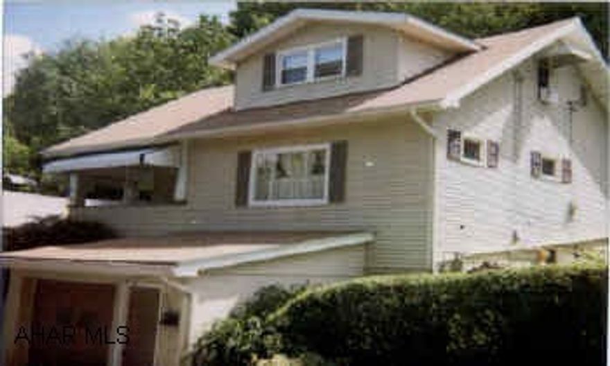 MOVE IN CONDITION, NICELY DECORATED, NEW ROOF IN 1997, FIRST FLOOR BATHROOM.