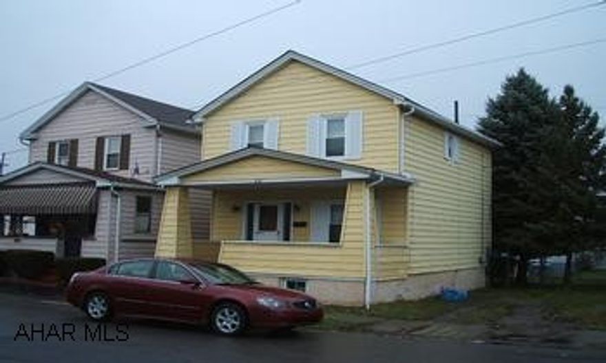 Rental Certificate issued in June 2007.   Investors or first time home buyers take a look!  Maintenance free exterior!  New thermo windows.  Double lot - Off Street Parking.  Owner is a licensed realtor.  Good student rental.  Priced to sell quick!