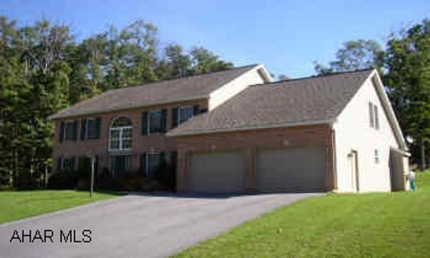 THIS HOME IS METICULOUSLY MAINTAINED.  MANY UPGRADES.  OAK TRIM THROUGHOUT. BEAUTIFUL MASTER BATH WITH DUAL SINKS, JACUZZI PLUS SHOWER.  PERGO FLOORS IN KITCHEN, VAULTED CEILING IN FAMILY ROOM.