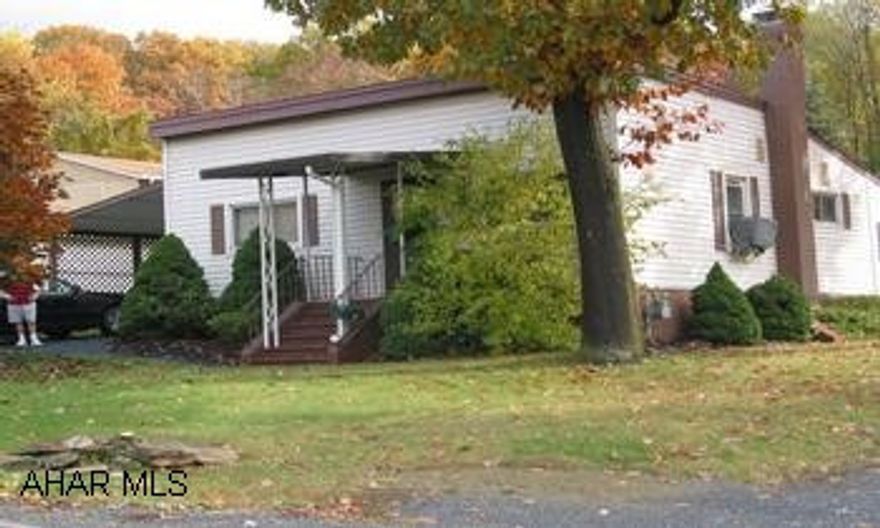2BR 1BA nicely landscaped property with carport, EIK, enclosed yearound porch, newer furnace & water heater, shed included. 2BR 1BA nicely landscaped property with carport, EIK, enclosed yearound porch, newer furnace & water heater, shed included.