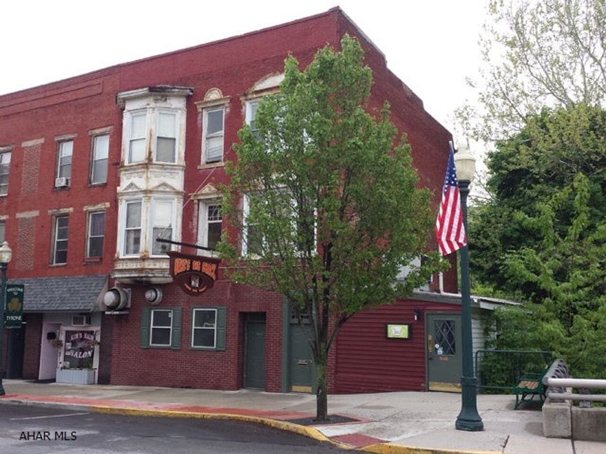 Former Uries Restaurant. First floor could be restaurant, retail or office space. Two 2 bedroom apartments on upper floors. Large enclosed deck overlooking river.