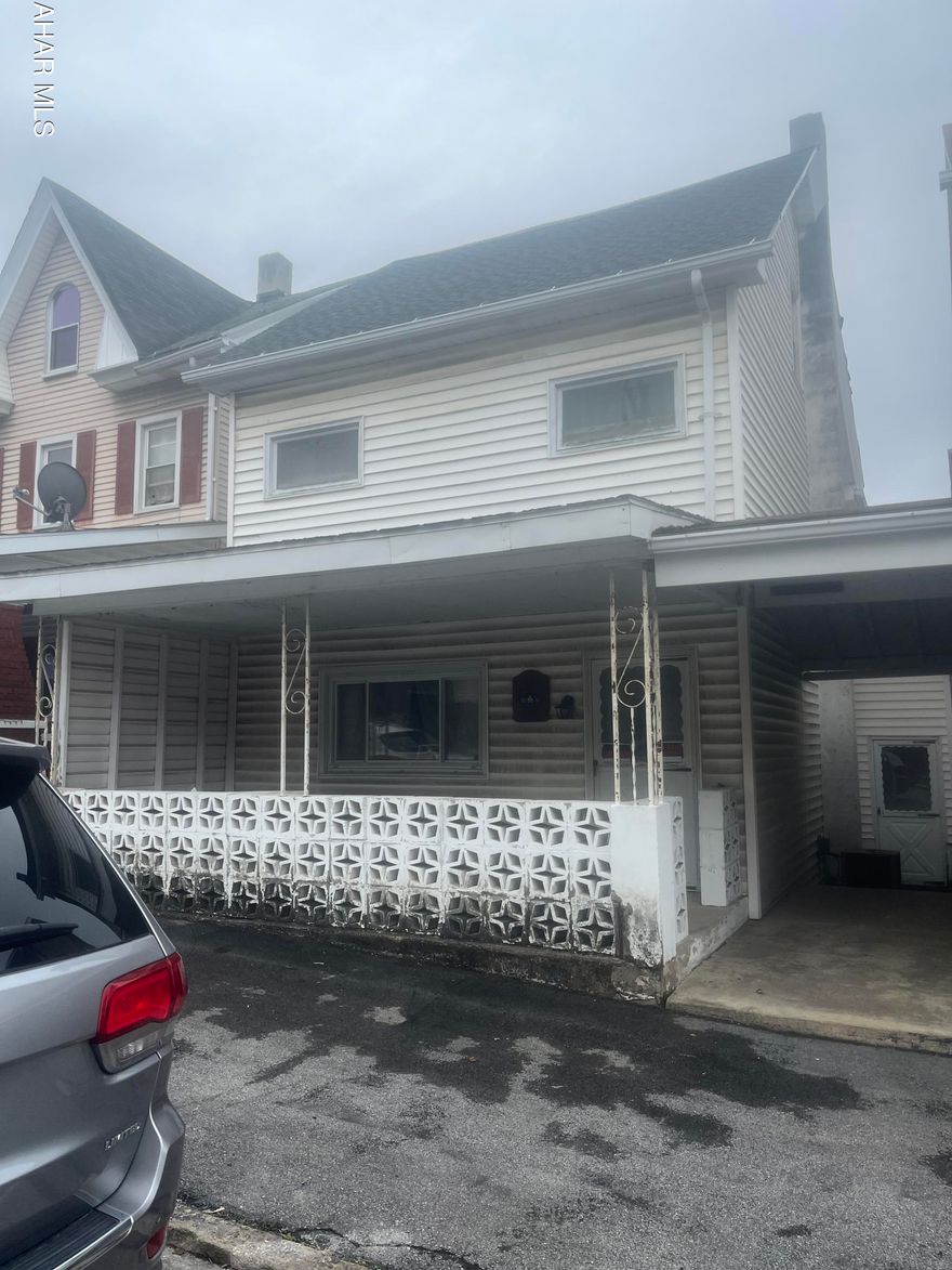 Great investment. This home is spacious with lots of potential. Home needs interior work and has been vacant for years. Attic is finished and could be 2 more bedrooms. Large covered patio for entertaining, fenced lot.