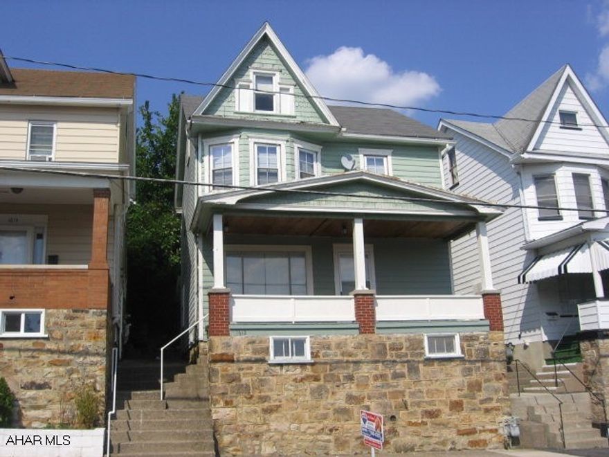 Great Starter Home!  4-bedrooms, formal dining room, modern kitchen, freshly painted interior, new carpet & nice backyard.  #J-015