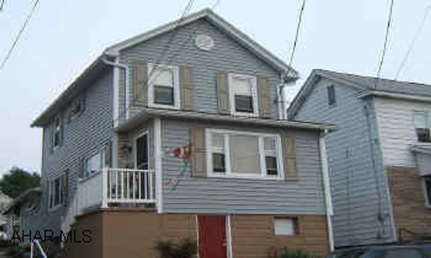 New wiring, plumbing, windows, siding, insulation, oak kitchen and private patio. Immaculate home absloute move in condition.  Updated throughout.