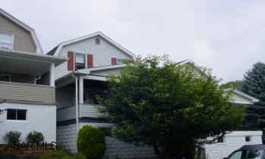 Looking for Starter Home!! Move Right In!! Nice-2 Bedrooms,1 Bath, Nice Family Room, Great Area!! Pleasant Valley Elementary School!!  Wood Laminated floor in Living Room, Eat-in Kitchen, Maintenance Free Exterior. Motivated Sellers!!!