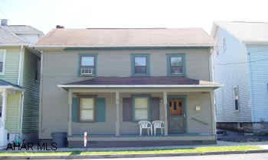 Handy man special, 3 BR, 1BA, LR, DR, kitchen, detached garage, nice lot. Handy man special, 3 BR, 1BA, LR, DR, kitchen, detached garage, nice lot.