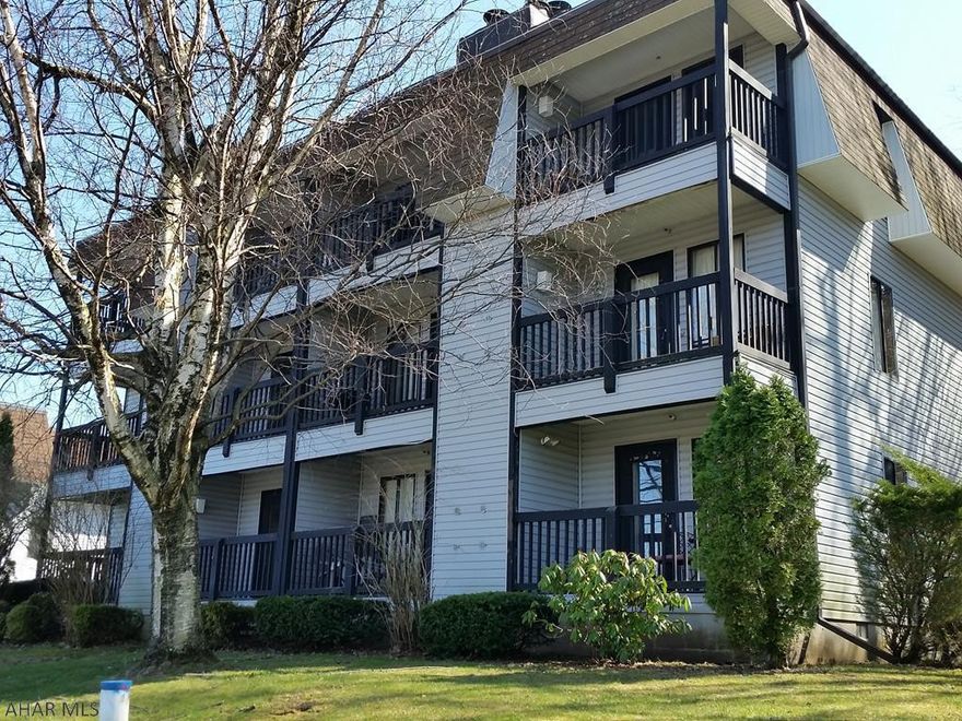 2nd-floor fully furnished condo, separate private bedroom, plus hallway with built-in bunkbeds, and Living Room has futon sofa for sleeping for 6.  Nice balcony off living room overlooking tennis courts and inground pool!  Electric system is breakers.  $172.00/mo HOA dues include:  hot tubs, tennis courts, indoor/outdoor pools, road maintenance and trash removal.  (Skiing & golf for a fee). #J-435