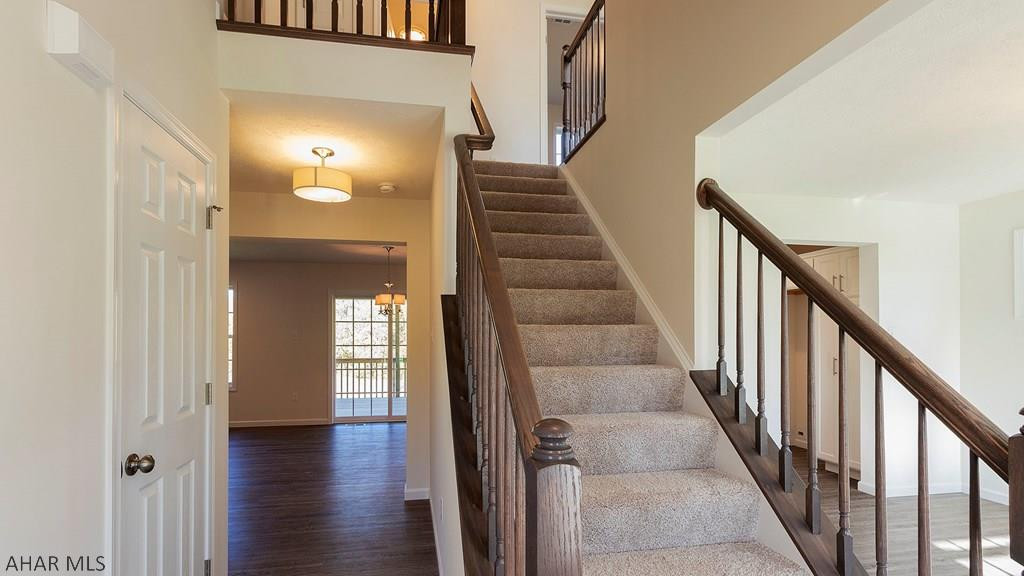 Rolling Hills - Residential