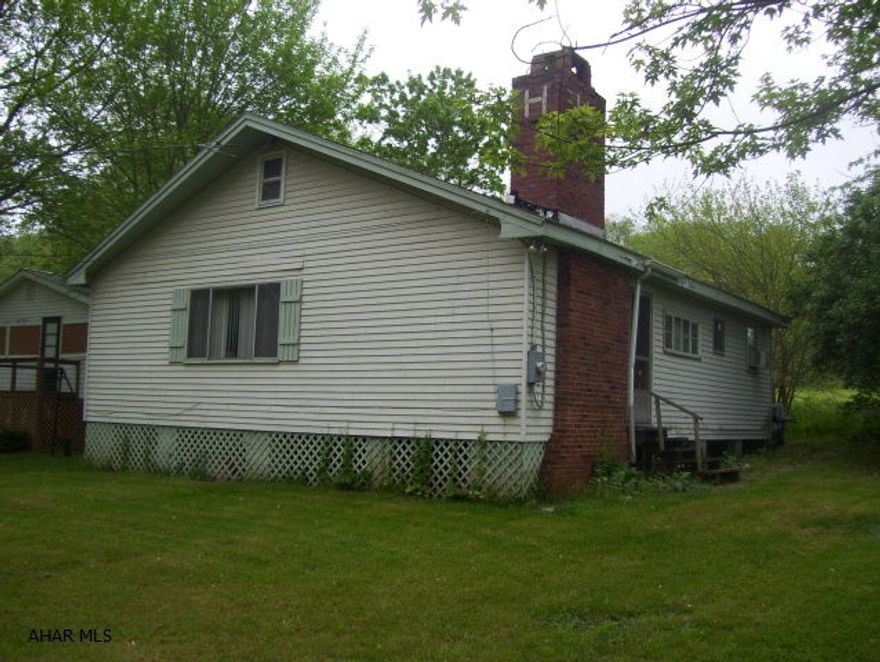 Nice cottage with open floor plan in Hartley Camp.  New roof. River access.  Great weekend getaway or permanent residence. Quiet country setting situated close to the Juniata river. Conveniently located only minutes from town.