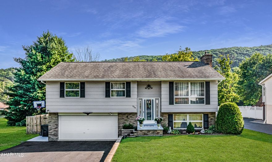 Duncansville bi-level 3 bedroom home with open concept floor plan. Situated on a low traffic cul-de-sac street with plenty of off street parking. Heated sunroom located off dining room. Finished walk-out basement. Fenced yard. Check our our 3D tour and schedule a showing today.