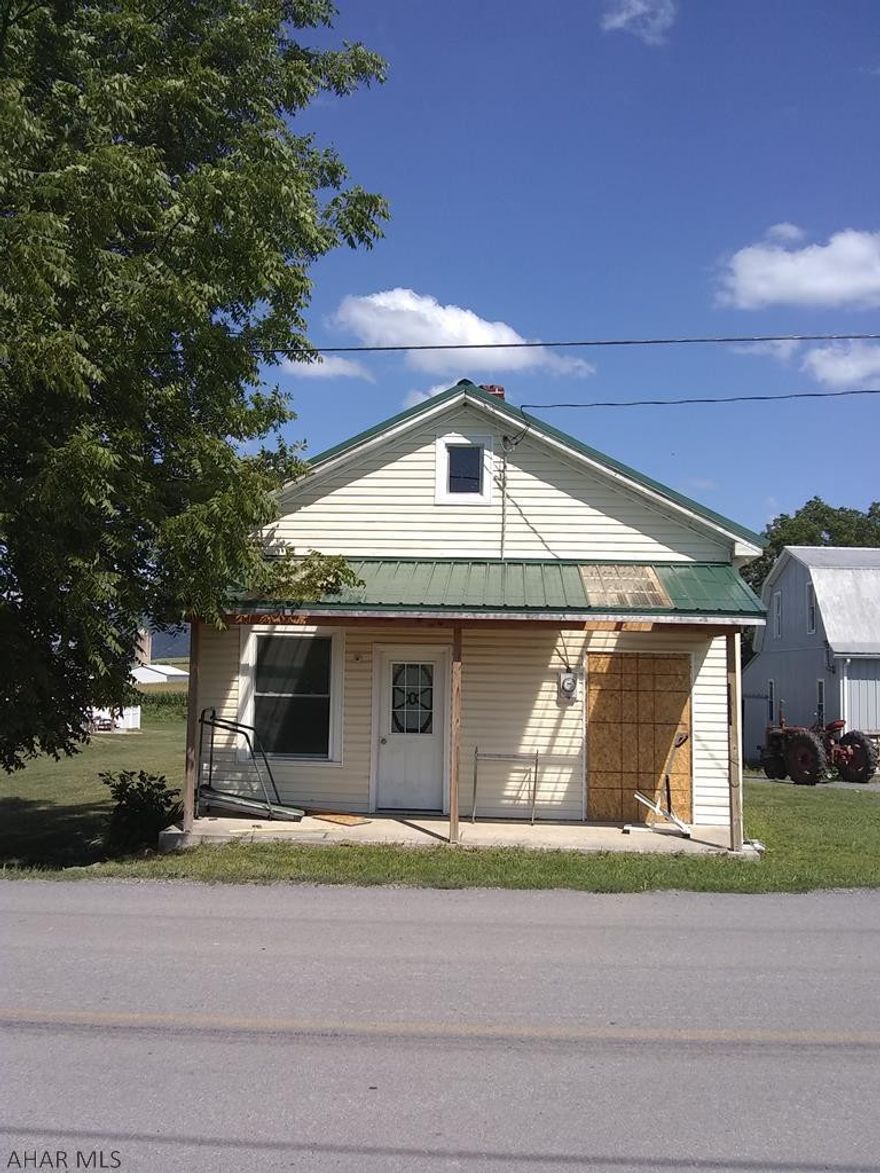 Great Country Living! New Enterprise Pa.!  This house could be so cute with the right touch.. Nice sized rooms, Kitchen, Living Room, 2 bedrooms and bath. Spacious yard. Adjoining property on the right for sale. Shed behind house.