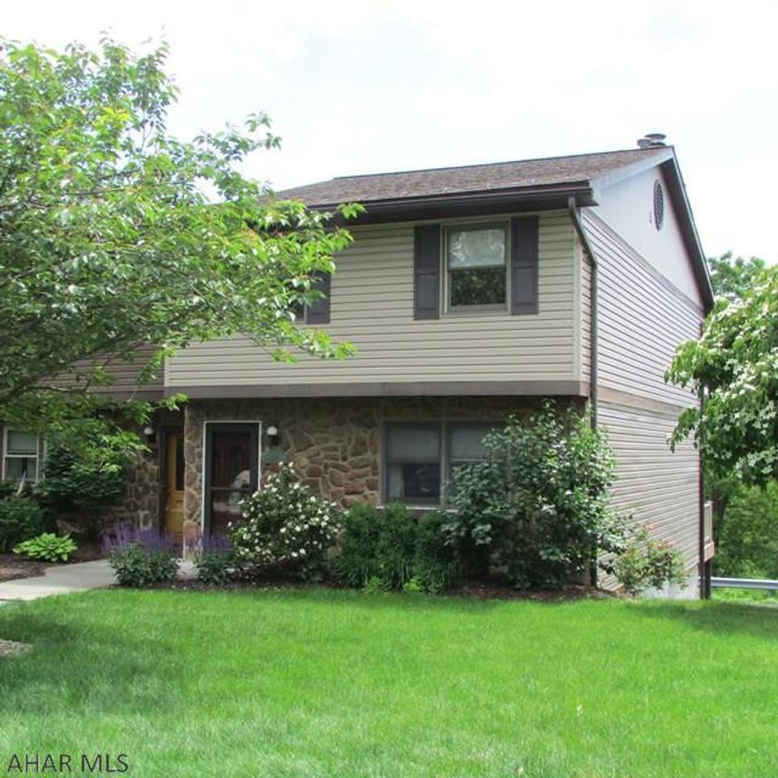 FANTASTIC 3 BEDROOM TOWNHOUSE ON A QUIET ST. ABOVE BEAUMONT DR. OFFERING NEW KITCHEN WITH ALL APPLIANCES. NEW HARDWOOD FLOORS IN LIVING ROOM AND DINING ROOM. NEW TEX DECK AND ROLL OUT AWNING. LAUNDRY ROOM IS LOCATED IN BASEMENT, BUT THERE IS A HOOK UP ON THE 2nd FLOOR. LARGE AND COMFORTABLE MASTER BEDROOM HAS ITS OWN BATHROOM AND 2 CLOSETS. THIS LOVELY HOME HAS BEEN WELL KEPT..ALL WOODWORK IS PAINTED WHITE WITH NEW MODERN COLORS ON THE WALLS. BEAUTIFUL VIEW FROM THE DECK. HOA IS $65.00 MONTH...BUT IS PAYED QUARTELY. THIS COVERS ALL OUT SIDE MAINTENCE INCLUDING TRASH AND SNOW. PARKING IN CONVENIANT IN THE FRONT..PLUS INTRAGEL GARAGE IN REAR.