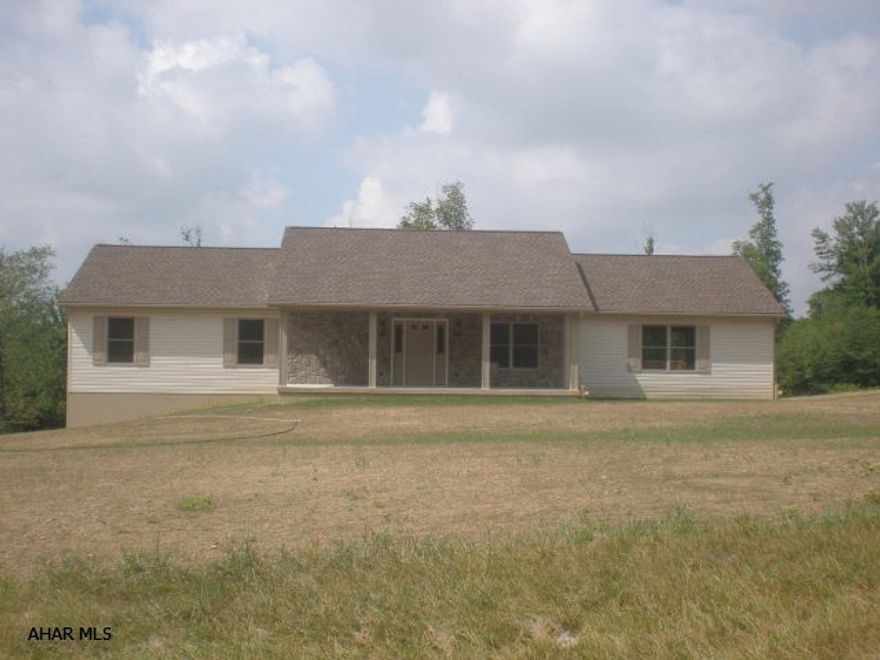 Lovely new construction on large, partially wooded lot. Open floor plan. Large master bedroom with a full bath. Good construction - superior wall foundation. Nu-wool insulation - saves homeowner as much as 40% on heating and cooling costs!  Lots are also available.