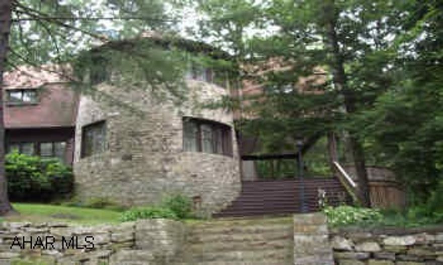 200+ ACRES OWNED BY ASSOC. FOR HUNTING. VERY UNIQUE PROPERTY. SECLUDED YET CONVENIENT. NEW CARPET THROUGHOUT, PAINT, WALL PAPER. TONS OF STORAGE. OVERFLOWING WITH CHARACTER. $25 MONTH ASSOC. FEE. MUST SEE. REQUEST CRYSTAL X164 OR 943-2470. NEW APPLIANCES.