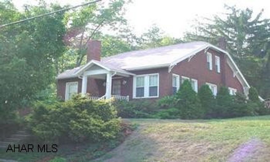 Classy 1.5 story brick with original oak trim and hardwood floors.  Great location!  Large private backyard.  Enclosed carport.  Second floor could be 2 addtional bedrooms.  Good mechanics - newer furnace and central air. Super 1-1/2 story home on large 80x120 lot.  Nice private back porch and yard.  Enclosed carport.  Second floor could be 2 additional bedrooms.  Modern kitchen with appliances.