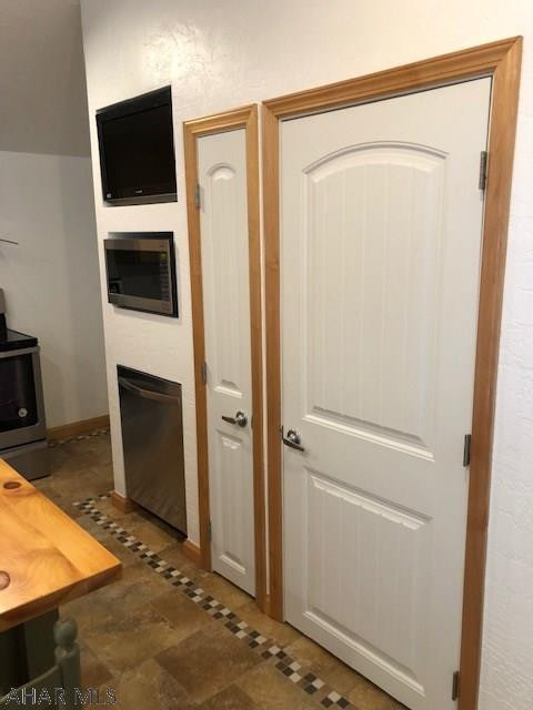 Unknown - Residential Lease