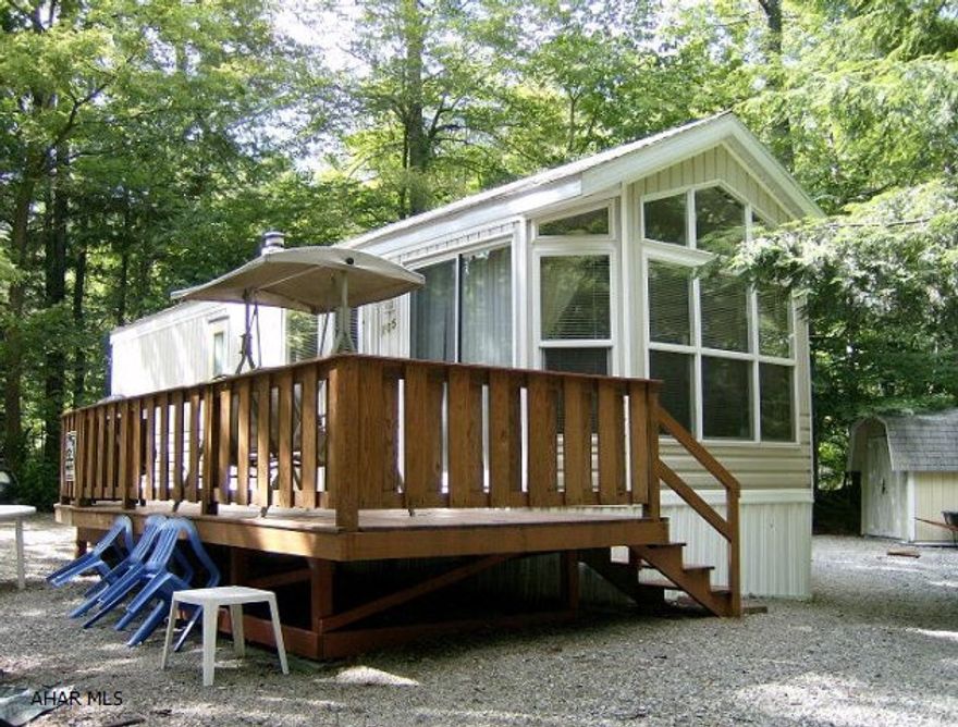 Really nice park model camper on great location inside GYR. Must See! Price is negotiable.