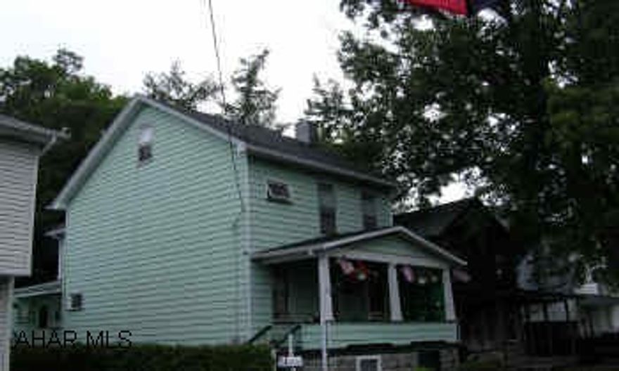 2 STORY ALUMINUM SIDED WITH TWO PORCHES. CHARMING 3 BEDROOM.  VERY CLEAN WITH FIRST FLOOR LAUNDRY, PRETTY YARD COMPLETELY FENCED, 3RD BEDROOM IS CAPTIVE.  EXCLUDE ROSE OF SHARON AND SHELVES IN LAUNDRY, DR AND MIDDLE ROOM.