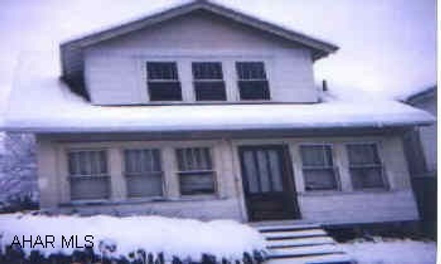 GREAT CORNER CUTIE.  EXCELLENT NEIGHBORHOOD!  PERFECT TO REFURBISH.  PRICED JUST RIGHT!  FURNACE 3 YRS. OLD.  UPDATED ELECTRIC, NEW CARPET, NEW KITCHEN.