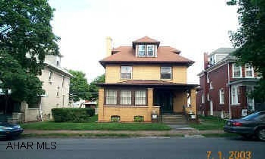 Great Live and Lease-Duplex-Live Upstairs And Rent Below-Many Newer Amenities-Sperate Electric Only Great Live and Lease-Duplex-Live Upstairs And Rent Below-Many Newer Amenities-Sperate Electric Only