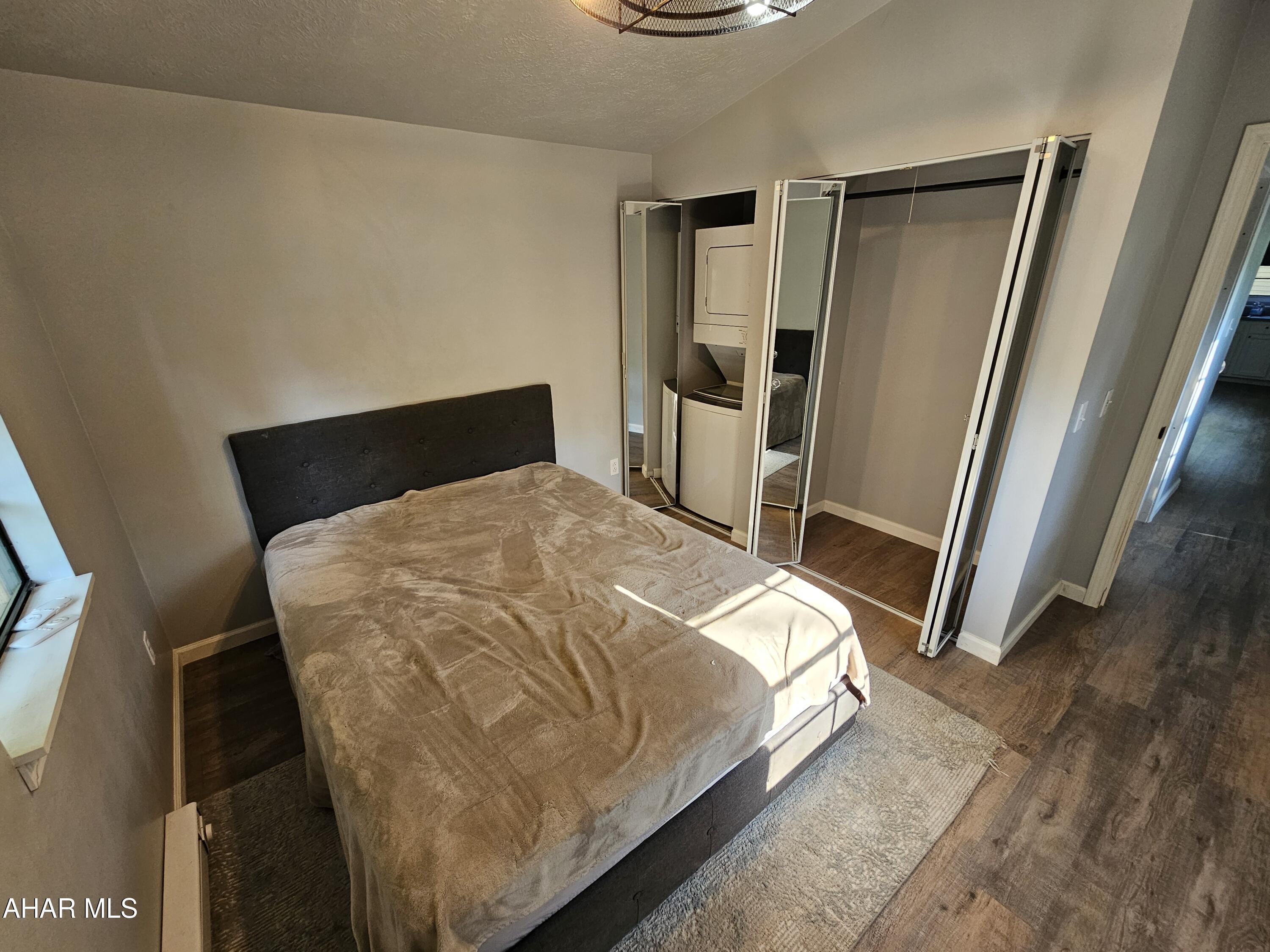 Glendale Yearound - Residential