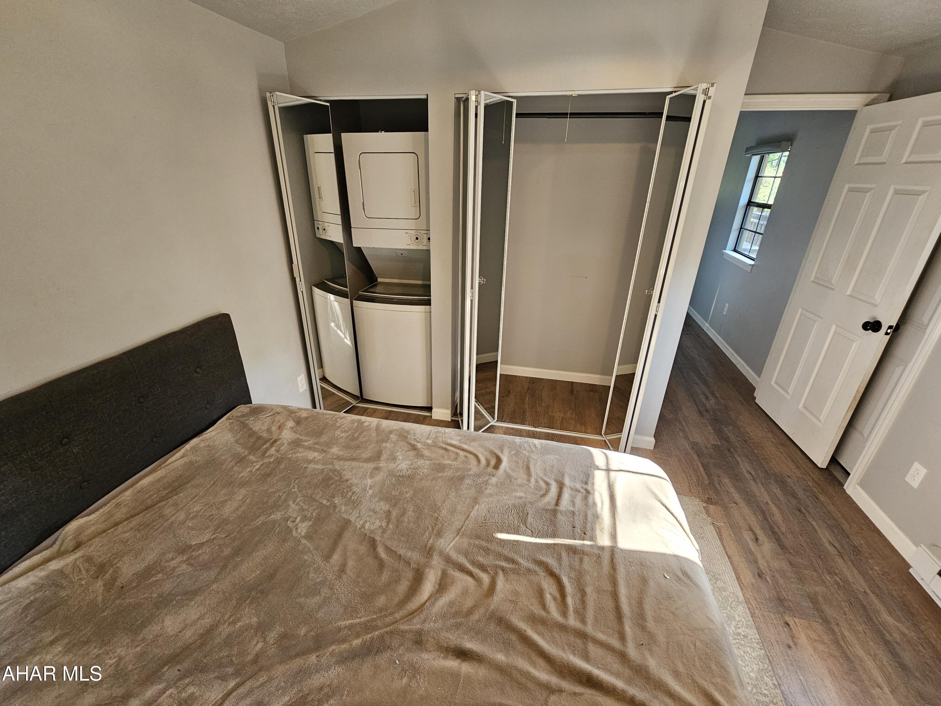 Glendale Yearound - Residential