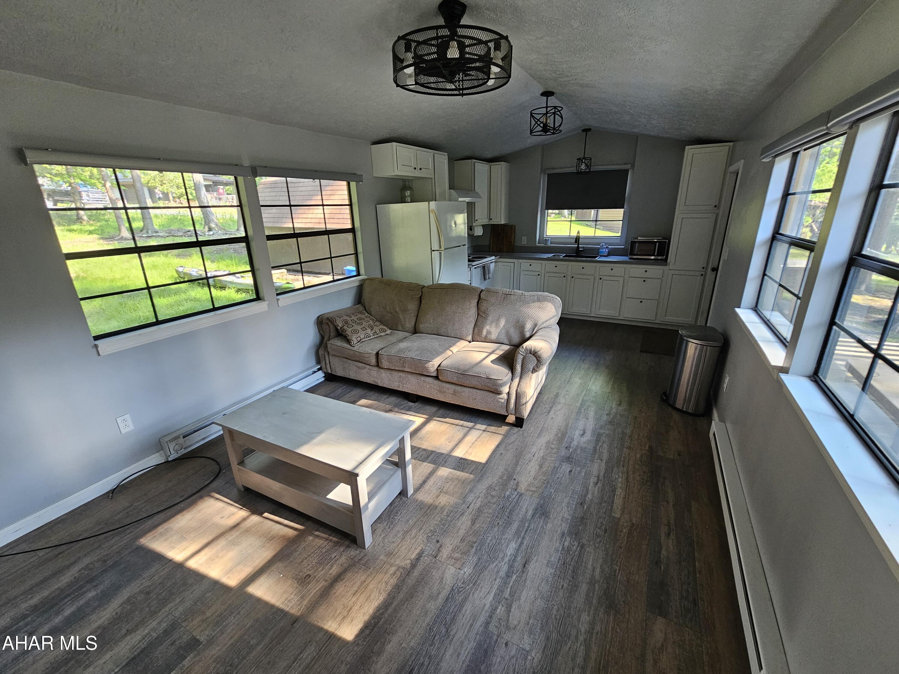 Glendale Yearound - Residential