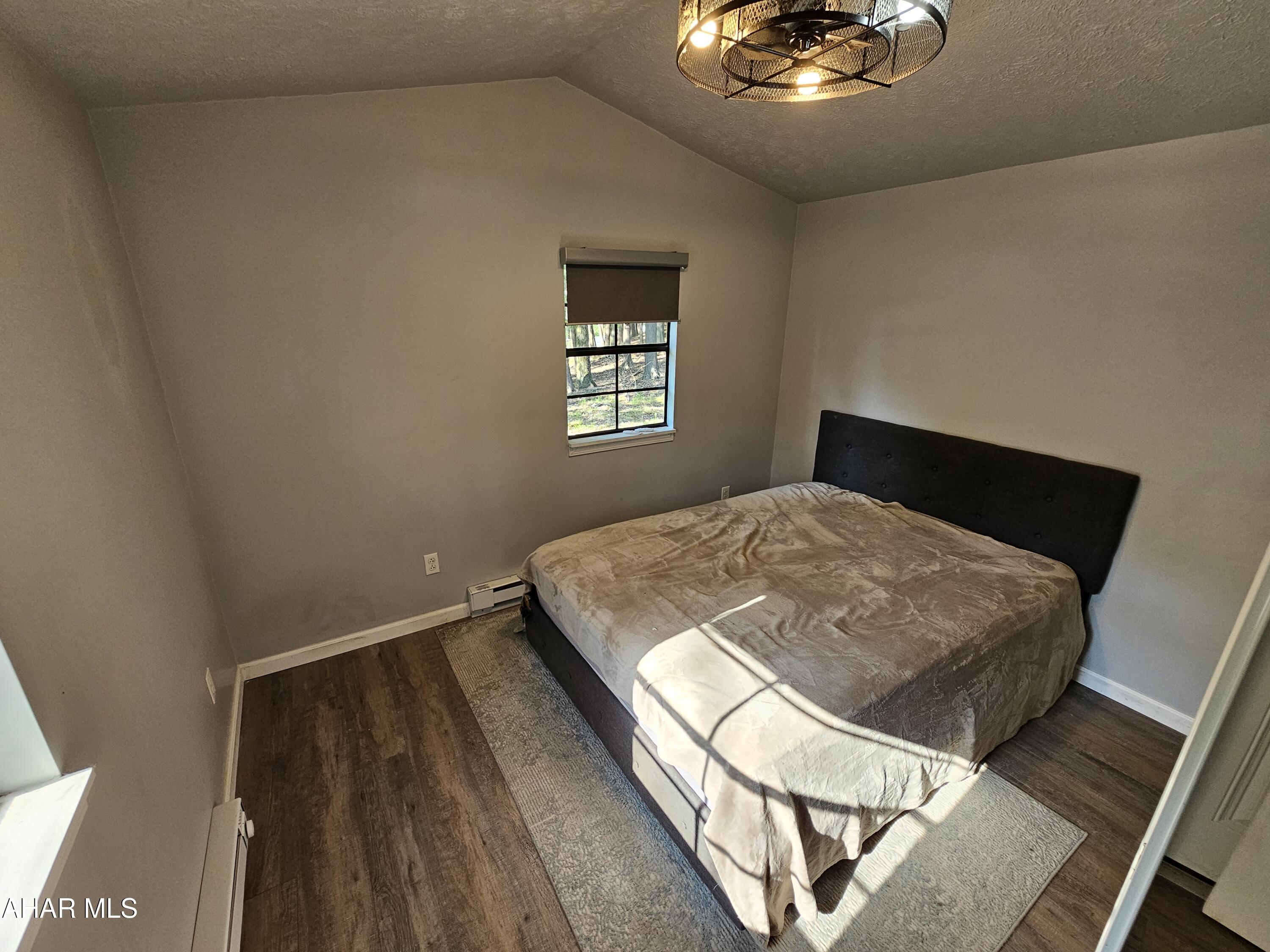 Glendale Yearound - Residential