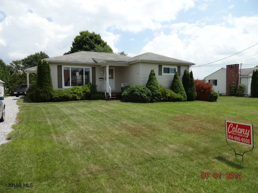 Move right in this updated ranch home, huge garage, hardwood floors, modern kitchen and bath, quiet street, Property was built prior to 1978 and lead based paint may potentially exist.