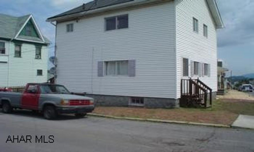 2 story duplex with 2 and 1 bedroom apartments