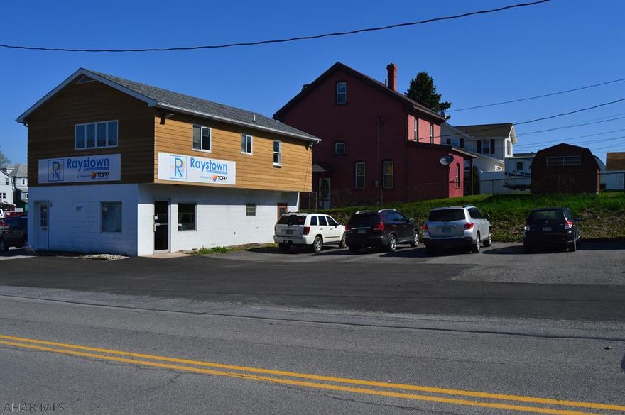 Must See Commercial Building in a perfect area within Altoona. Great location for office or retail space. Plenty of parking available. Call today for a private tour!