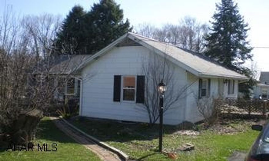 Remodeled one story - Oak kitchen - nice home on above average lot.   Partially finished basement. Remodeled one story  - Oak kitchen - nice home on above average lot. Partially finished basement.