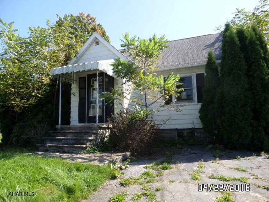 Lots of potential, a little tlc will make this the perfect home, Property was built prior to 1978 and lead based paint potentially exits.