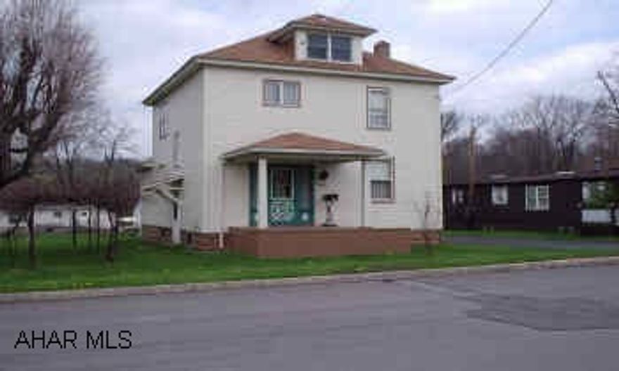 EXCEPTIONAL 2 STORY / 2 CAR GARAGE- GREEN HOUSE, AND SHED, ON A TRIPLE LOT MOVE IN - KICK YOUR SHOES OFF AND TURN ON THE TV., THAT'S ALL THIS HOUSE NEEDS