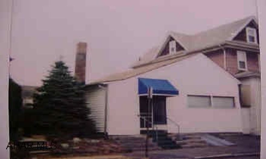 Darline 2 BR, one story home in excellent condition. Currently rented to college students at $200.00 per student.  Up to 4 students allowed.